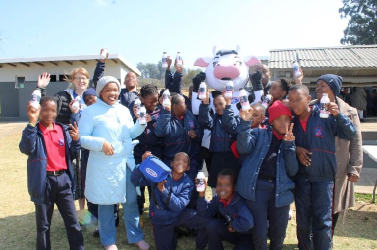 Bonnie Visits the children of Cordwall Primary School